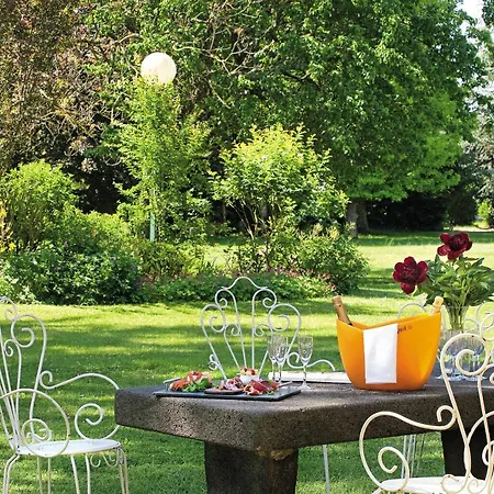 Le Clos Fleuri - Maison Vigier Bed & Breakfast Maringues