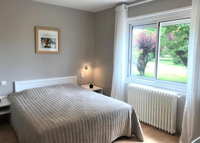 Le Clos Fleuri - Maison Vigier 3* Maringues